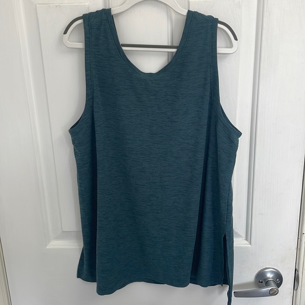 Women’s dark blue/gray workout tank top with a V in the back size medium